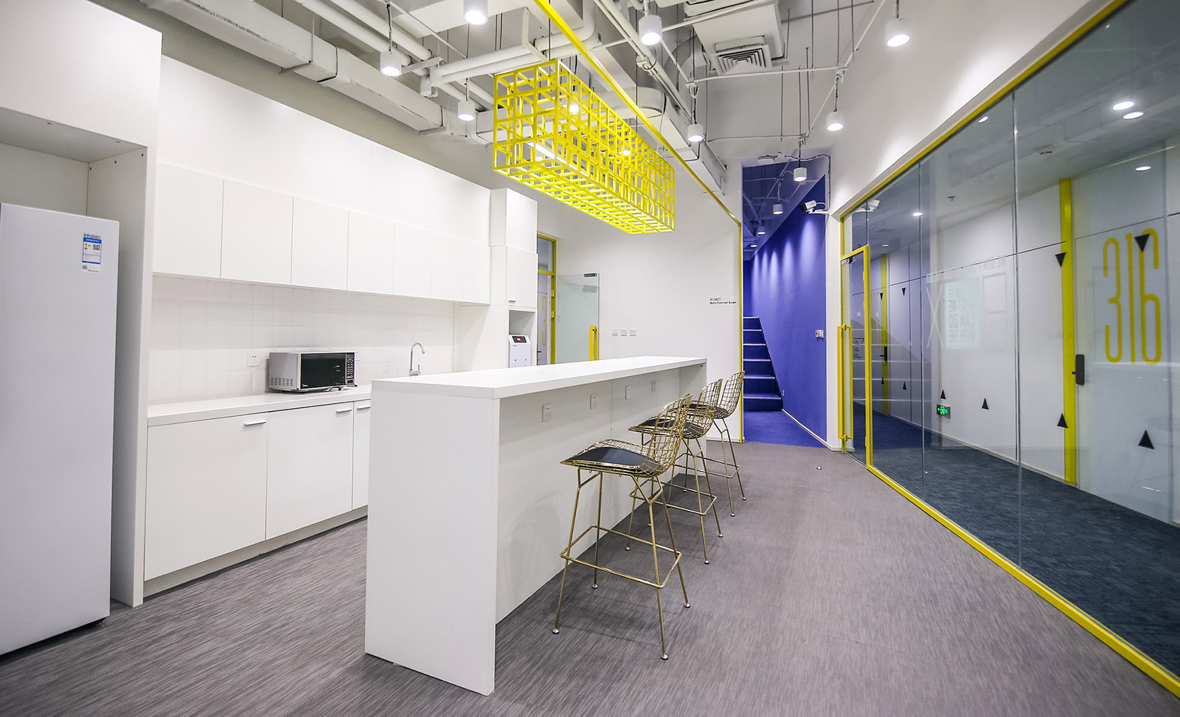 聯(lián)合辦公室茶水間裝飾設計效果圖,聯(lián)合辦公室茶水間設計效果圖