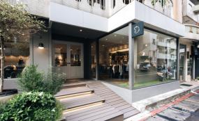韓國個(gè)性童裝店門面裝修圖片