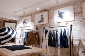 商場歐美服裝店裝修風(fēng)格效果圖