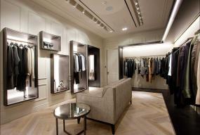 簡(jiǎn)約現(xiàn)代服裝店裝修風(fēng)格貨架圖