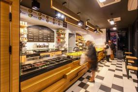小型蛋糕店門面室內貨柜裝修效果圖片