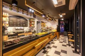 小型蛋糕店門面室內玻璃柜子裝修效果圖片欣賞