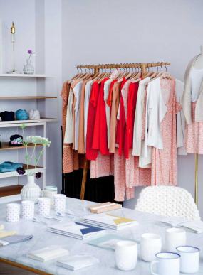 現(xiàn)代風格女服裝店室內(nèi)裝修效果圖圖片