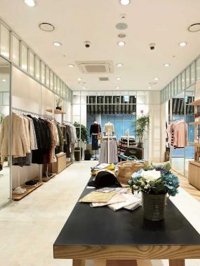 精品女服裝店門面裝修設(shè)計圖片大全