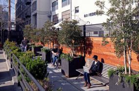 最新辦公室戶外休閑區(qū)裝飾實(shí)景圖