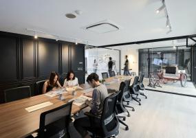 辦公室多層實(shí)木地板設(shè)計(jì)與裝修效果圖大全