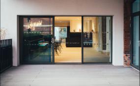 專業(yè)辦公室三層復(fù)合實(shí)木地板裝修設(shè)計(jì)圖片