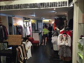 最新服裝設(shè)計工作室裝飾效果圖