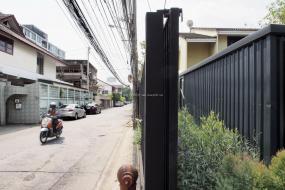簡約工業(yè)風格辦公室裝飾設(shè)計效果圖